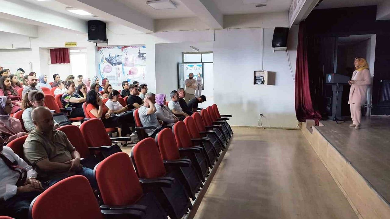 Altıntaş’ta öğretmen eğitimi dijital ekosistemi tanıtıldı