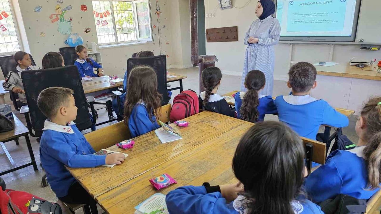 Altıntaş’ta rehber öğretmenlerden akran zorbalığı seminerleri: farkındalık ve empati eğitimi