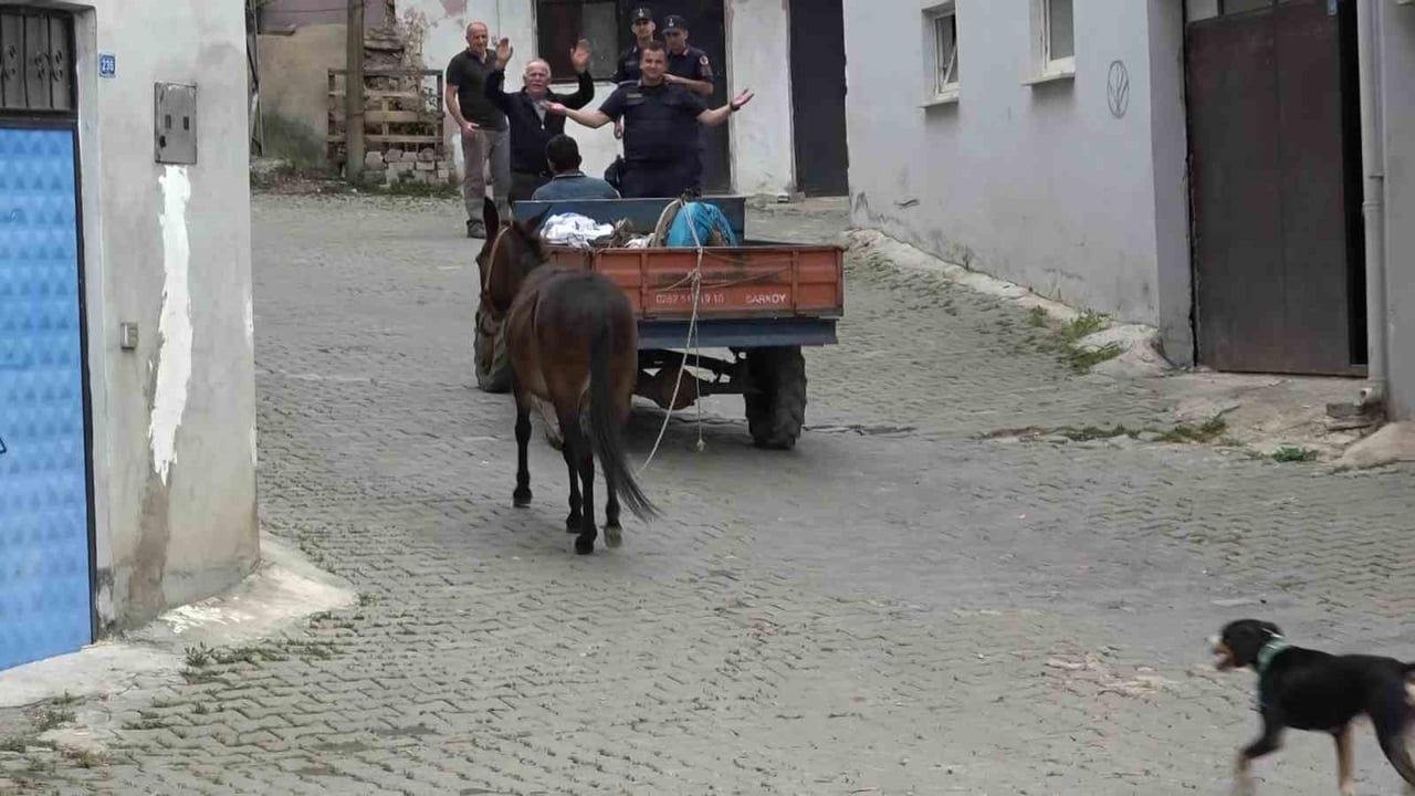 Amasya'da engelli gencin katırı Dost'la sıra dışı dostluğu