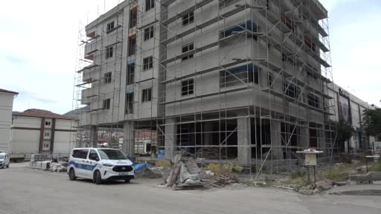 Amasya'da inşaattan düşen işçi hayatını kaybetti