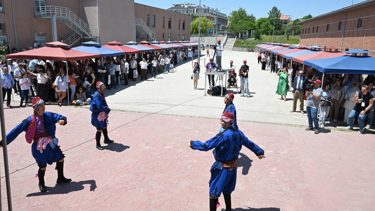 Anadolu Mezun Buluşması: Mezunlar Yıllar Sonra Kampüste Bir Araya Geldi