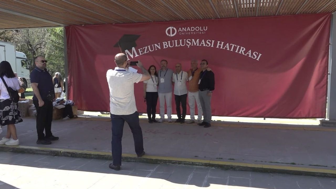 Anadolu Üniversitesi mezunları Eskişehir'de buluştu