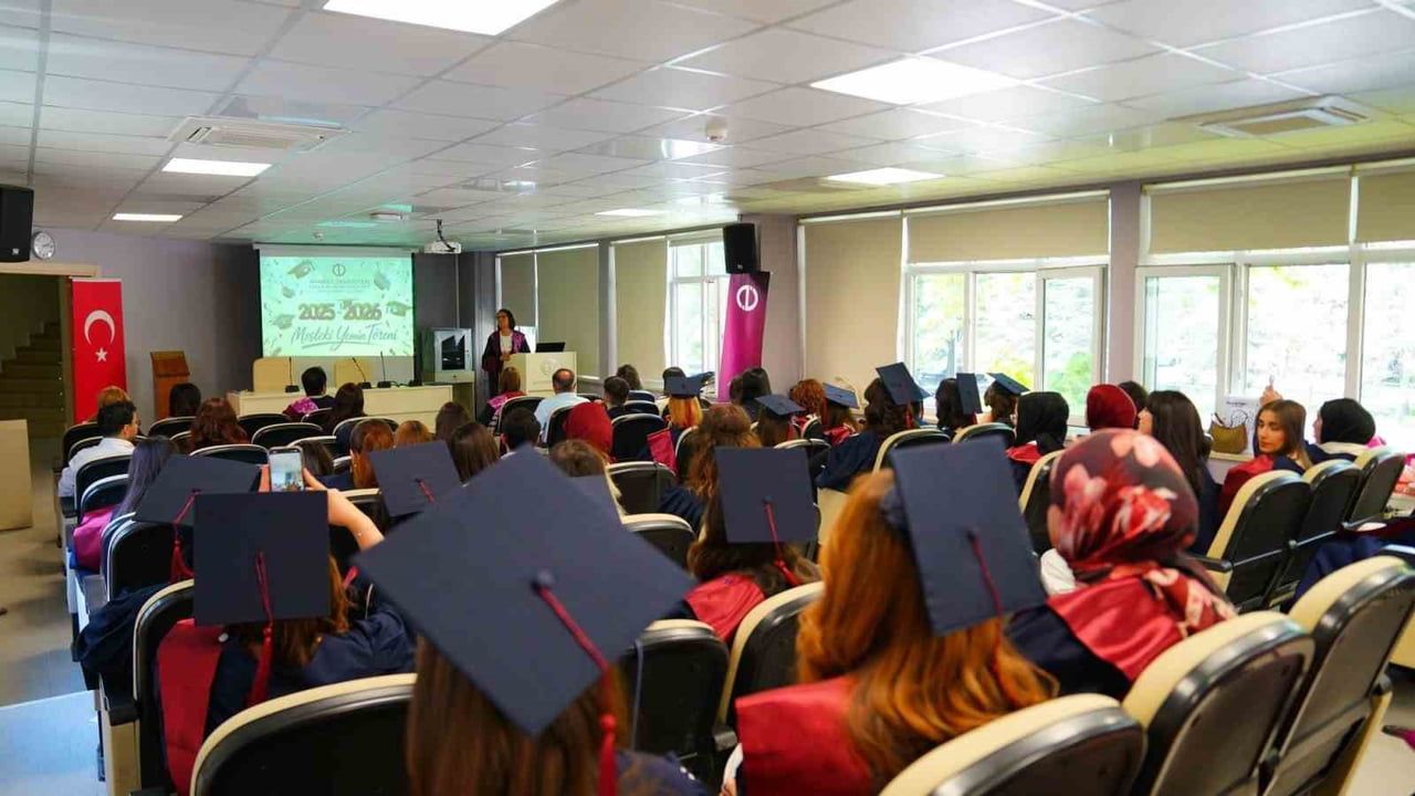 Anadolu Üniversitesi sosyal hizmet mezunları mesleki yemin etti