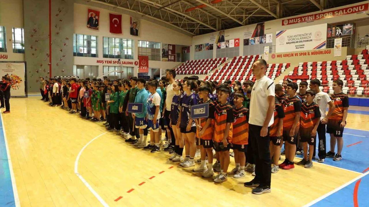 ANALİG hentbol 1. etap 7. grup müsabakaları başladı