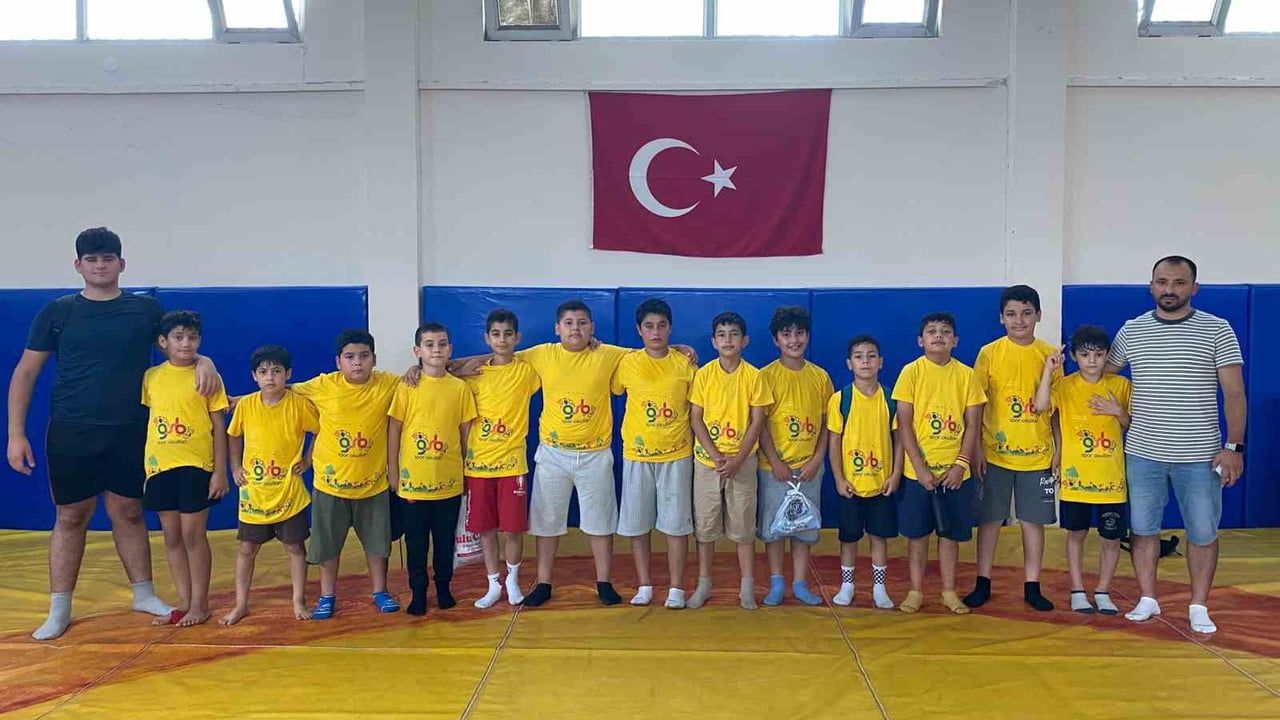 Anamurlu güreşçiler Ankara'daki Türkiye şampiyonasına 12 sporcu ile katılmaya hak kazandı