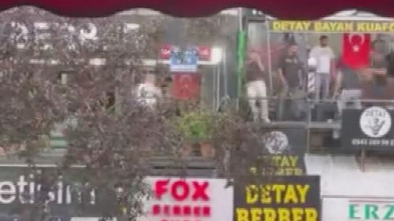 Ankara’da berberlerin sopalı kavgası kameraya yansıdı