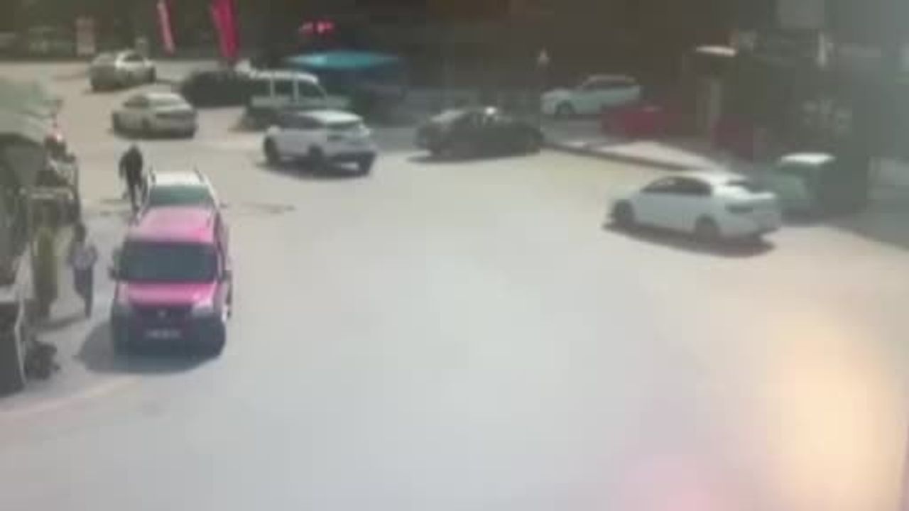 Ankara'da husumetli gruplar arasında kavga güvenlik kamerasına yansıdı