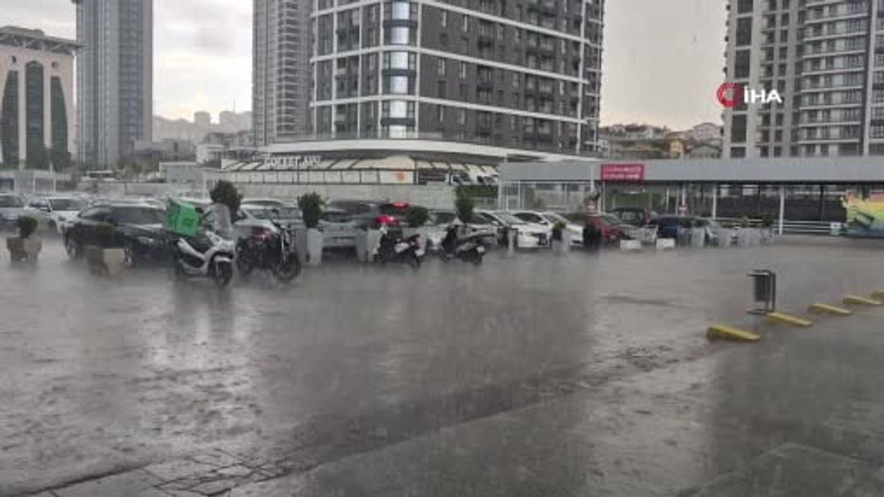 Ankara'da Öğle Saatlerinde Sağanak: Sokaklarda Su Birikintileri ve Trafikte Aksamalar