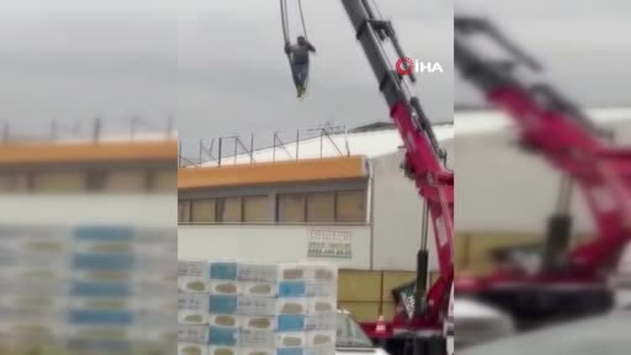 Ankara'da vinçte sallanan kişi cep telefonu kamerasına yansıdı