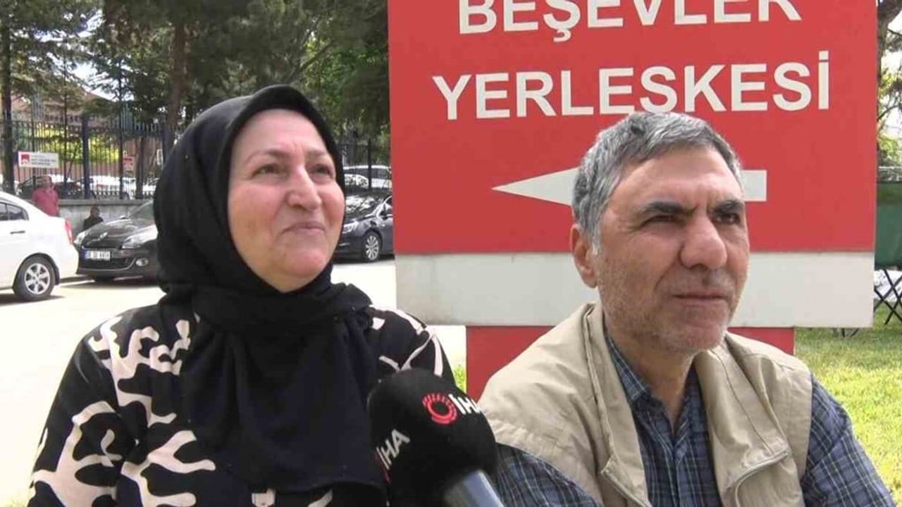 Ankara'da YKS heyecanı: adaylar TYT'de ter döktü, aileler bekleyişte