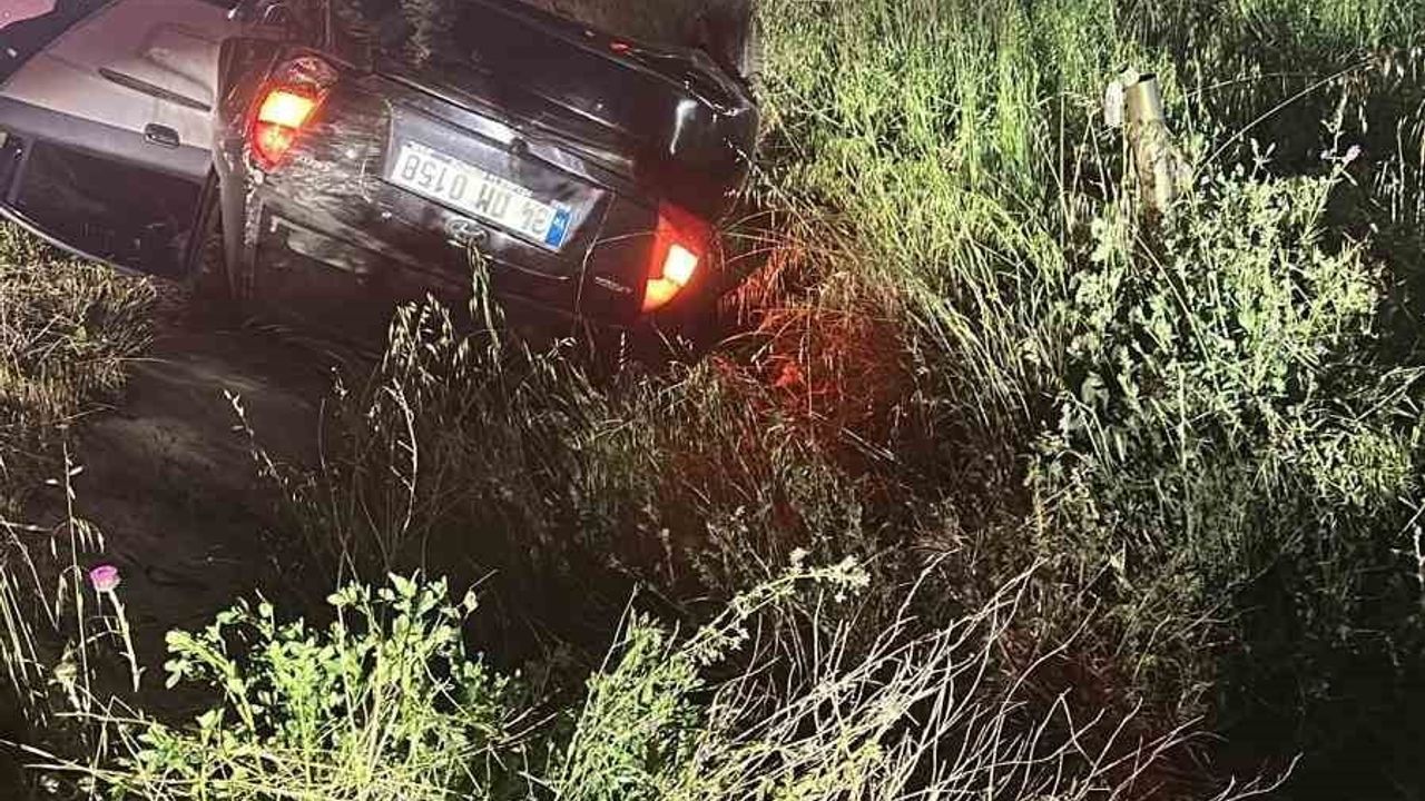 Ankara-Eskişehir Karayolunda Refüje Çarpan Otomobil Devrildi: 2 Yaralı