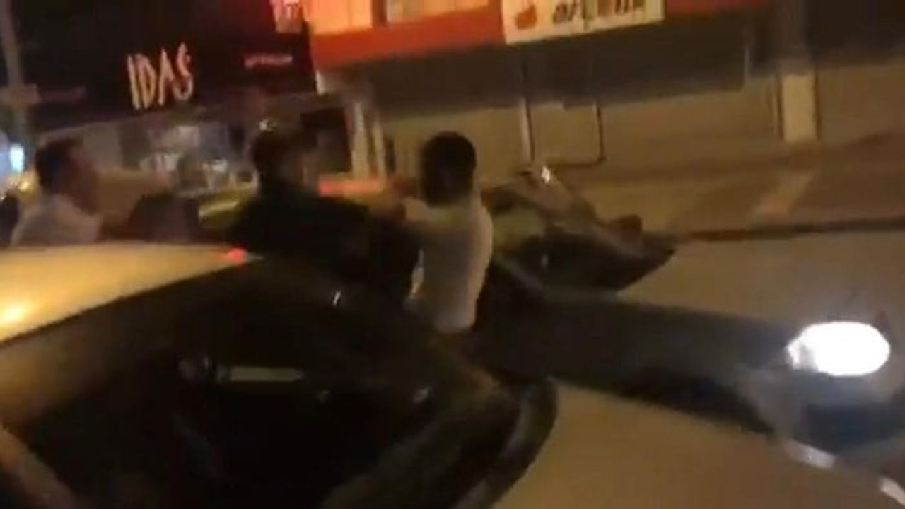 Ankara Etimesgut'ta trafikte iki sürücü arasında yumruklu kavga