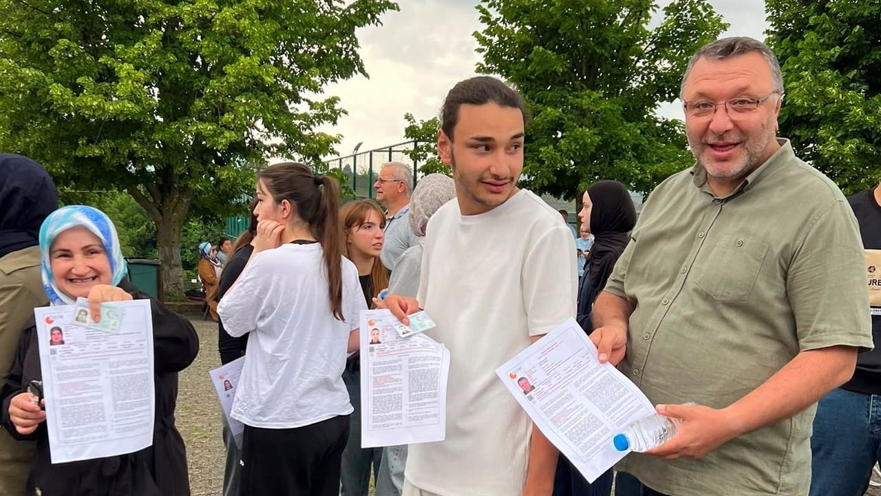 Anne, baba ve oğul aynı okulda YKS heyecanı yaşadı