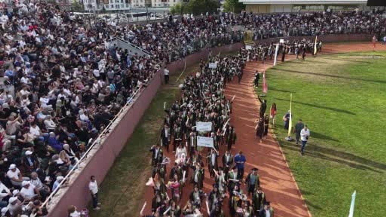 Anne ve kızının Yalova'daki üniversite yolculuğu mezuniyetle tamamlandı