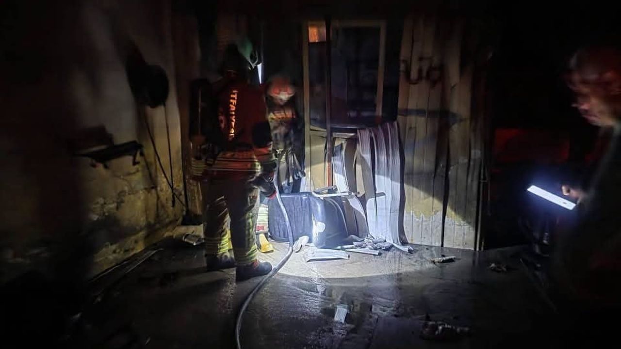 Antakya'da iş yeri alevlere teslim oldu