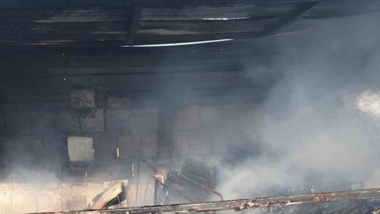 Antakya'da odunluk yangını itfaiyenin müdahalesiyle büyümeden söndürüldü