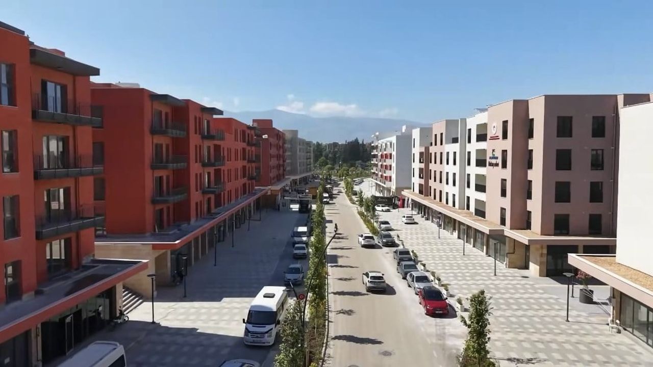 Antakya'nın kalbinde ticaret yeniden başladı