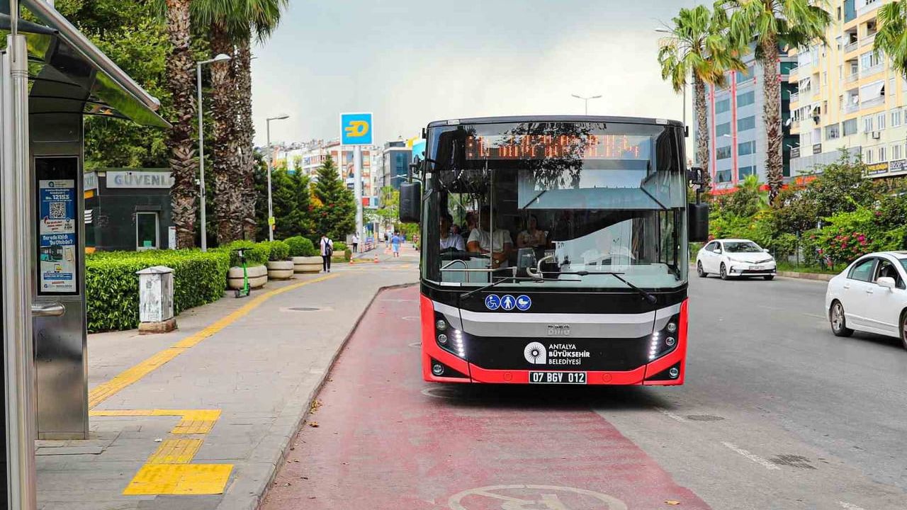 Antalya Büyükşehir'den LGS ve YKS Adaylarına Ücretsiz Ulaşım Desteği