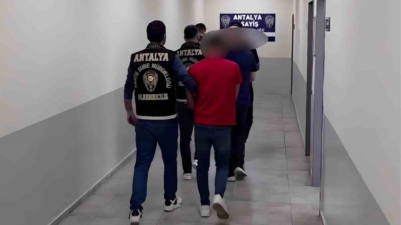 Antalya’da 1 milyon 225 bin liralık karşılıksız çek iddiasında 4 tutuklama