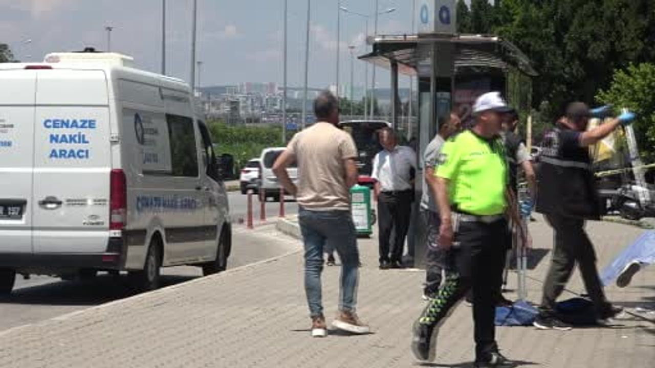 Antalya'da adliye önündeki bankta 57 yaşındaki adam ölü bulundu