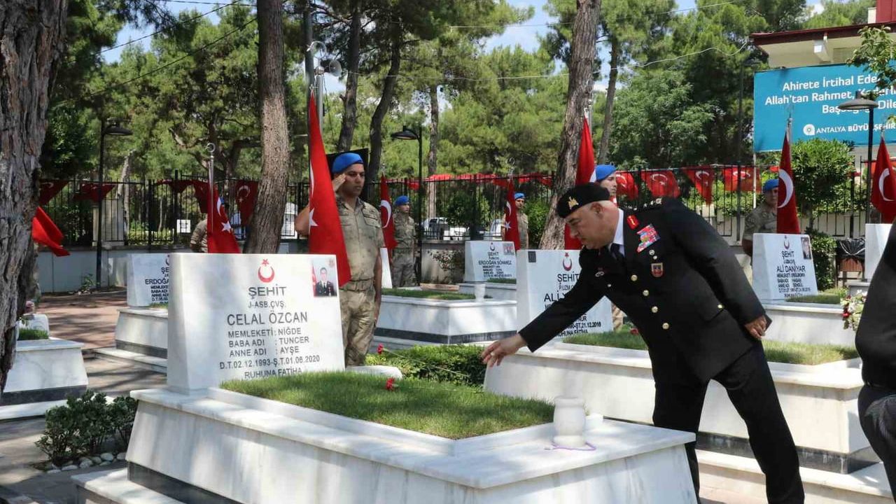 Antalya'da Jandarma Teşkilatı'nın 187. yıl dönümü nedeniyle şehitler dualarla anıldı