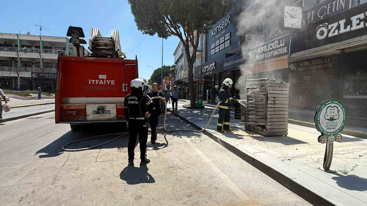 Antalya'da kaldırımdaki elektrik trafosunda yangın çıktı