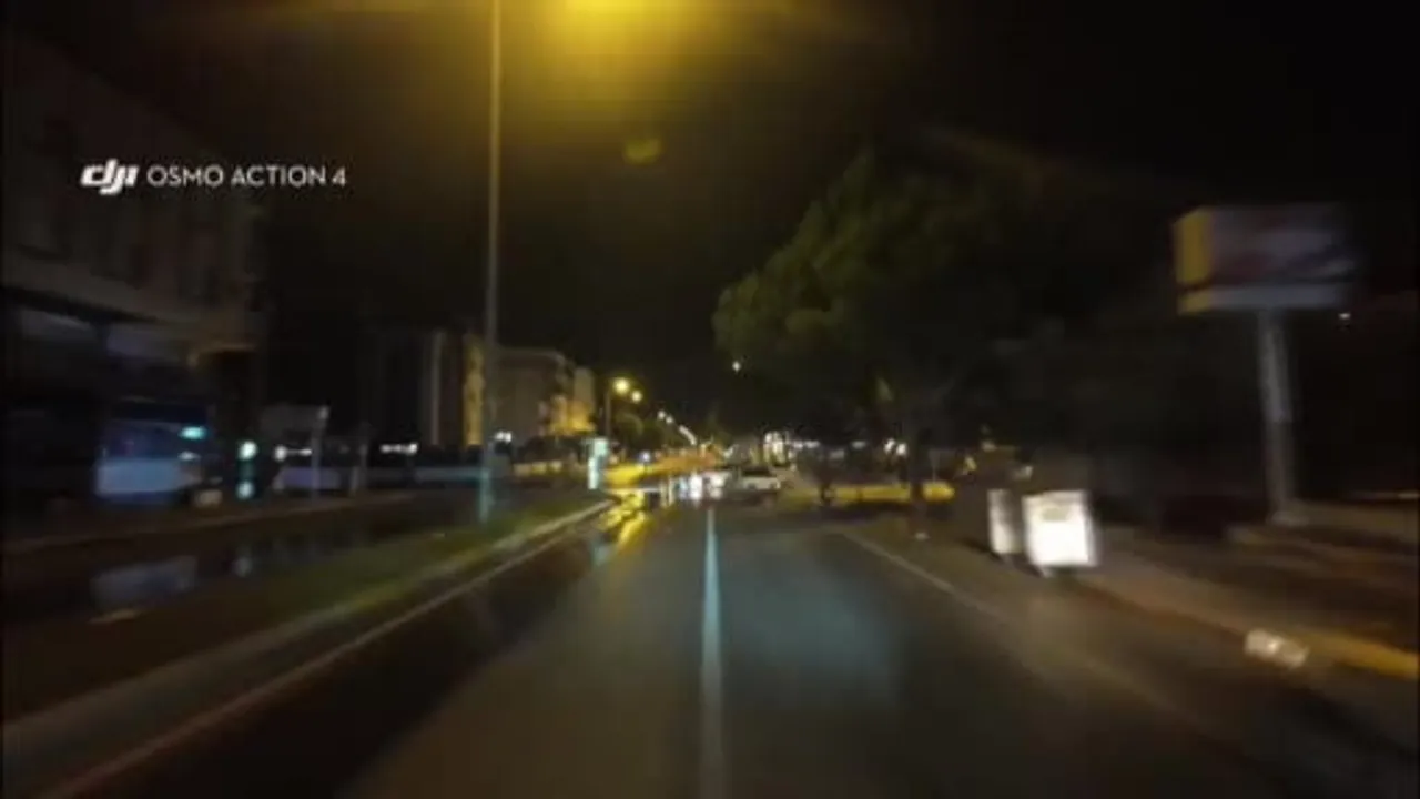 Antalya'da kavşakta iki otomobil çarpıştı: 2 yaralı