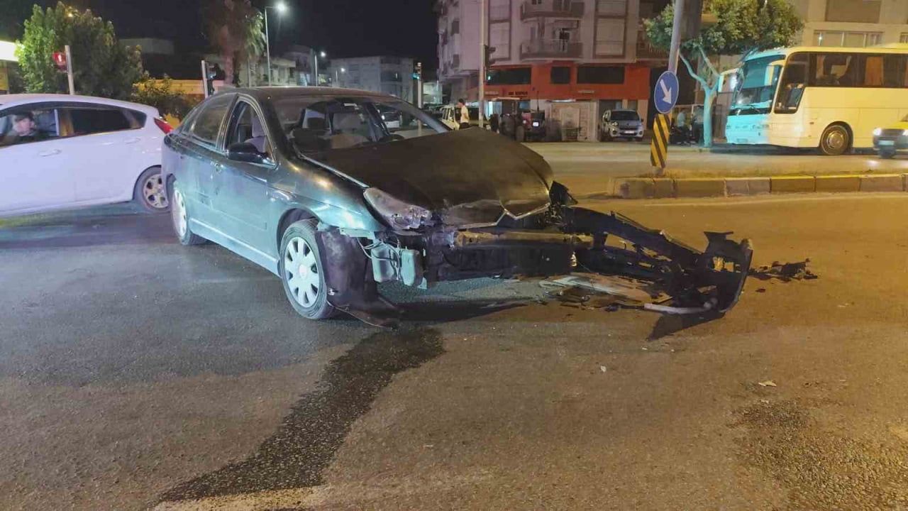 Antalya'da kırmızı ışık ihlali kazaya yol açtı; sürücüye 82 bin 719 TL ceza