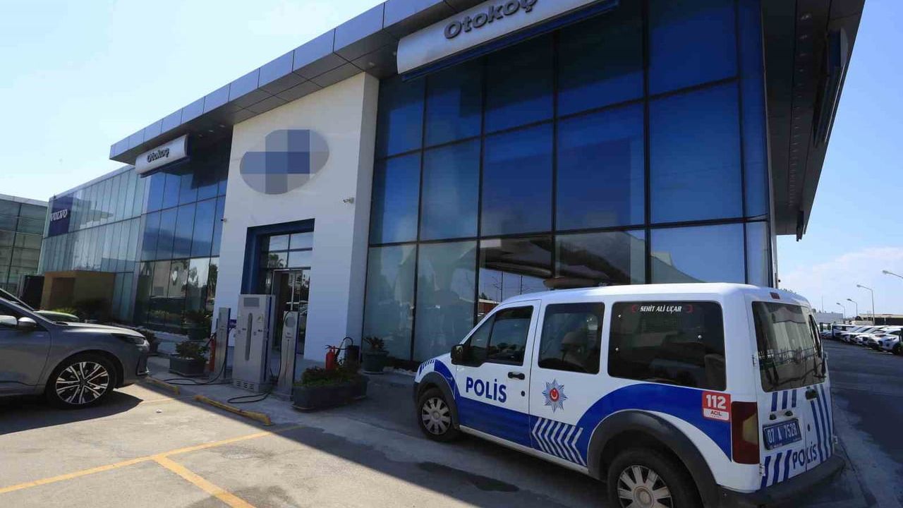 Antalya'da Otokoç bayiine silahlı saldırı: 3 kişi gözaltına alındı