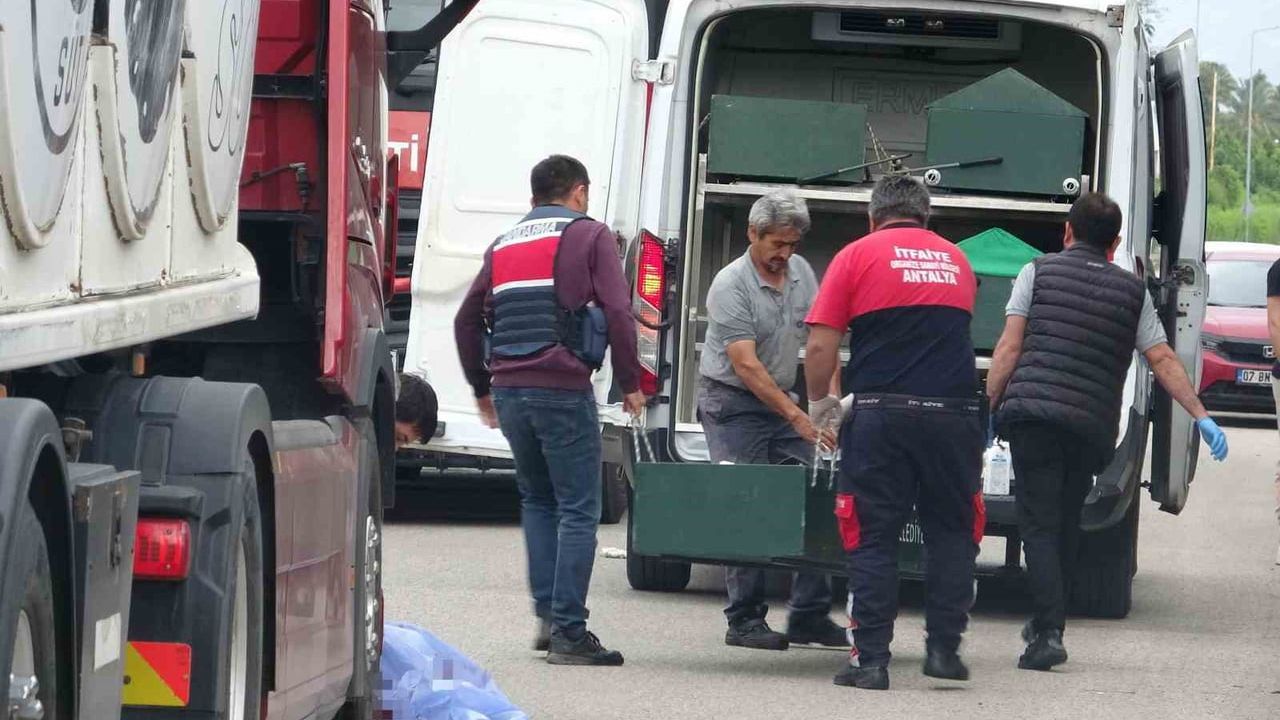 Antalya'da tırın altında kalan 19 yaşındaki genç: İddianamede sürücü hakkında 'taksirle ölüme neden olma' şüphesi