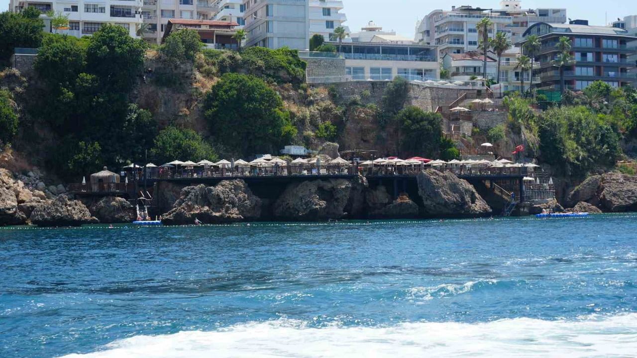 Antalya falezlerinde yapılaşma uyarısı: 50 metrede bir asansör, 50 metrede bir beach platformu görebiliriz
