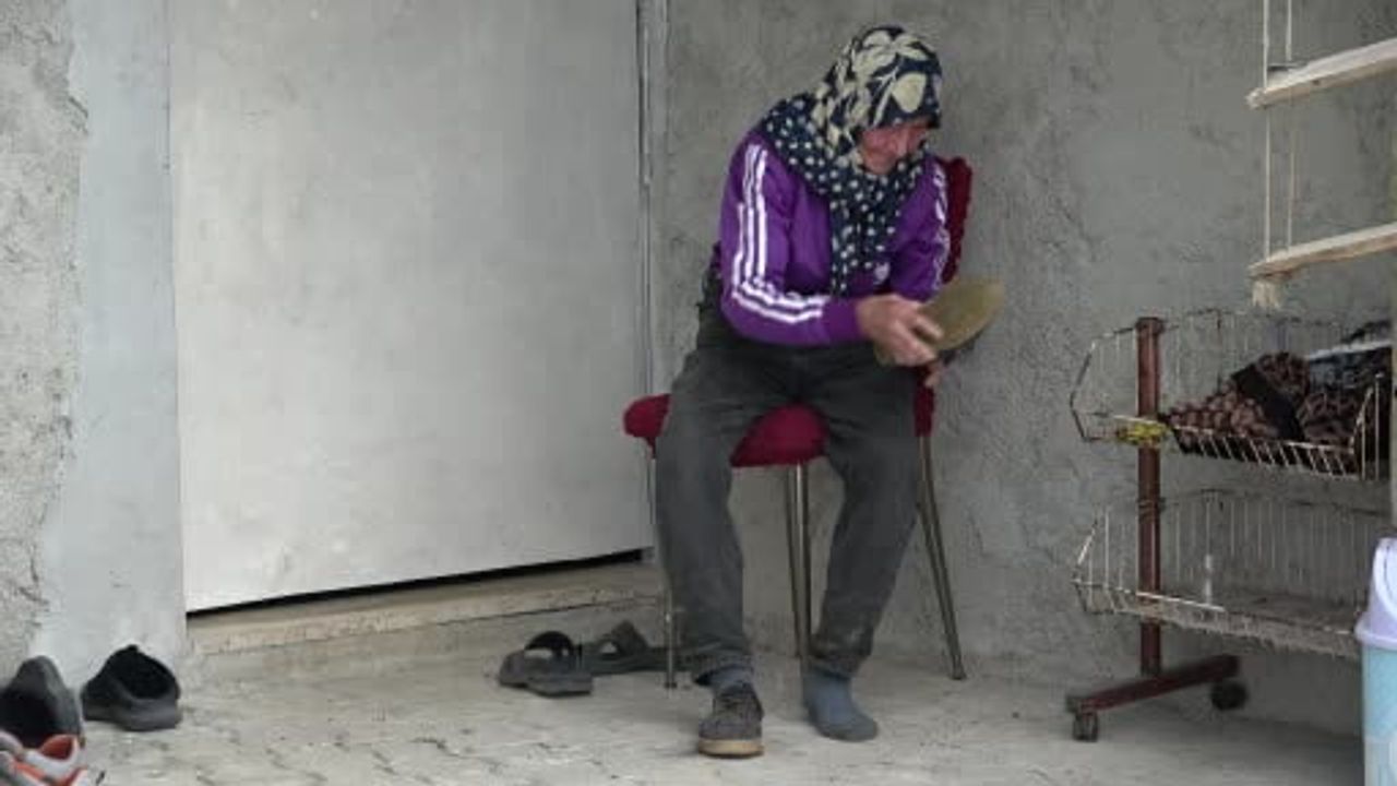 Antalya’nın süper çobanı Emine nine: 94 yaşında, 90 yıldır keçileriyle dağlarda