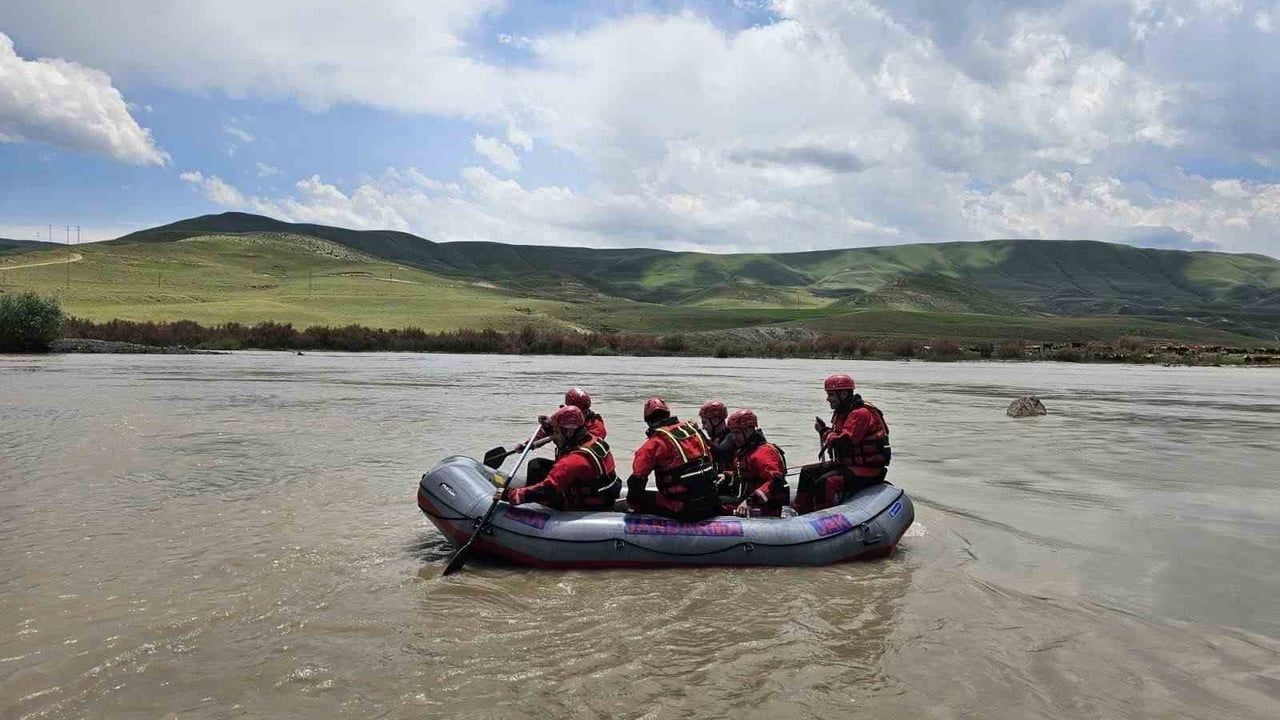Aras Nehri’nde kaybolan 17 yaşındaki çoban için 101 personel arama yapıyor