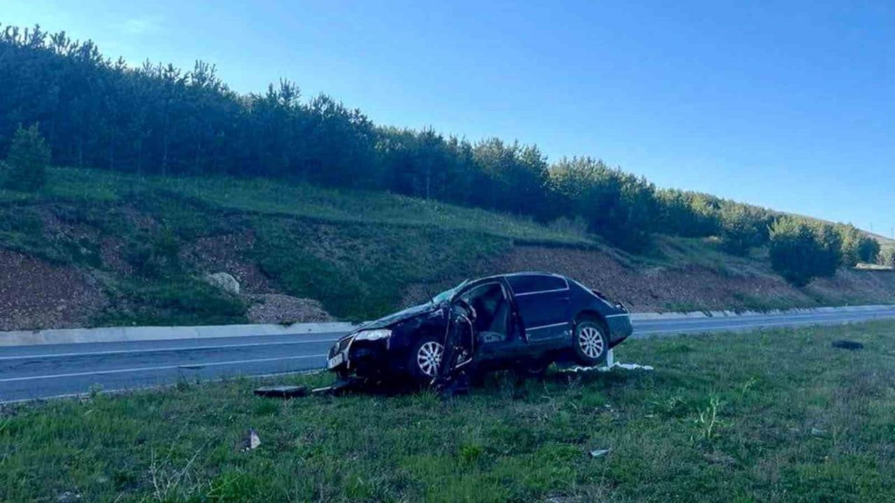 Ardahan-Göle karayolunda otomobil devrildi; sürücü yaşamını yitirdi