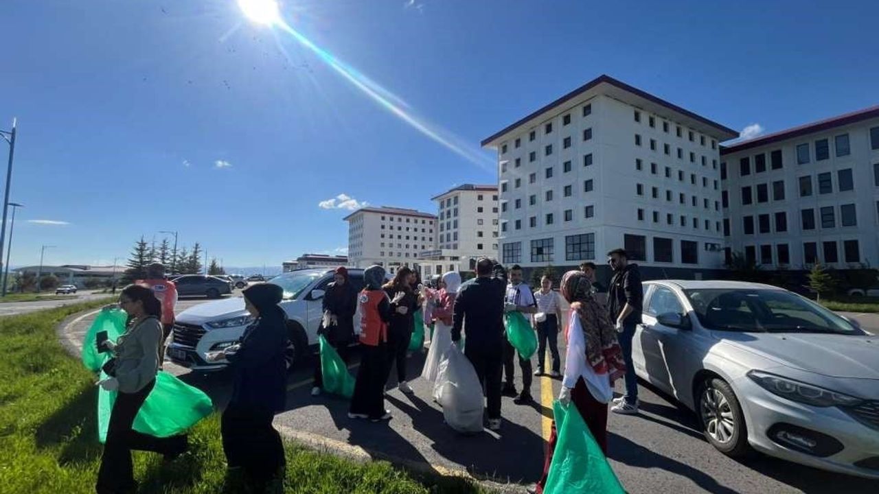 Ardahan Üniversitesi'nde 'Bulmak İstediğin Gibi Bırak' çevre seferberliği