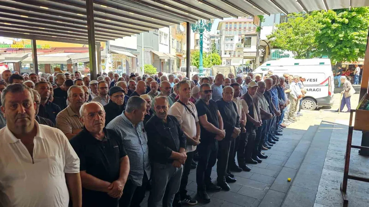 Ardeşen'de Meydana Gelen Kazada Ölen Yaşlı Çift Artvin'in Arhavi ilçesinde Defnedildi