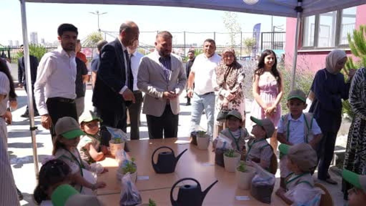 Arnavutköy'de çocuklara doğa sevgisi aşılayan 'Bitkim Bana Emanet' projesi başladı