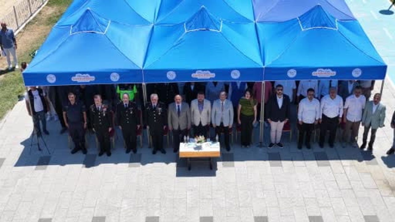 Arnavutköy'ün Karaburun sahili mavi bayrak ve çevre eğitimi ödülleriyle öne çıktı