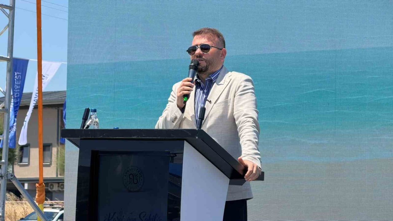Arnavutköy'ün mavi bayraklı Karaburun sahili İstanbul'un yeni gözdesi