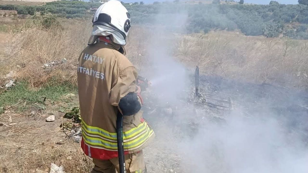 Arsuz'da çöplük yangını itfaiyenin müdahalesiyle söndürüldü