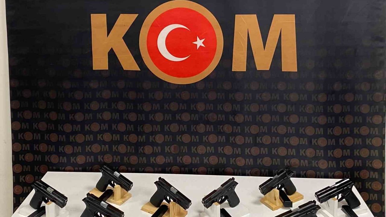 Artuklu'da operasyon: 13 ruhsatsız tabanca ve 13 şarjör ele geçirildi