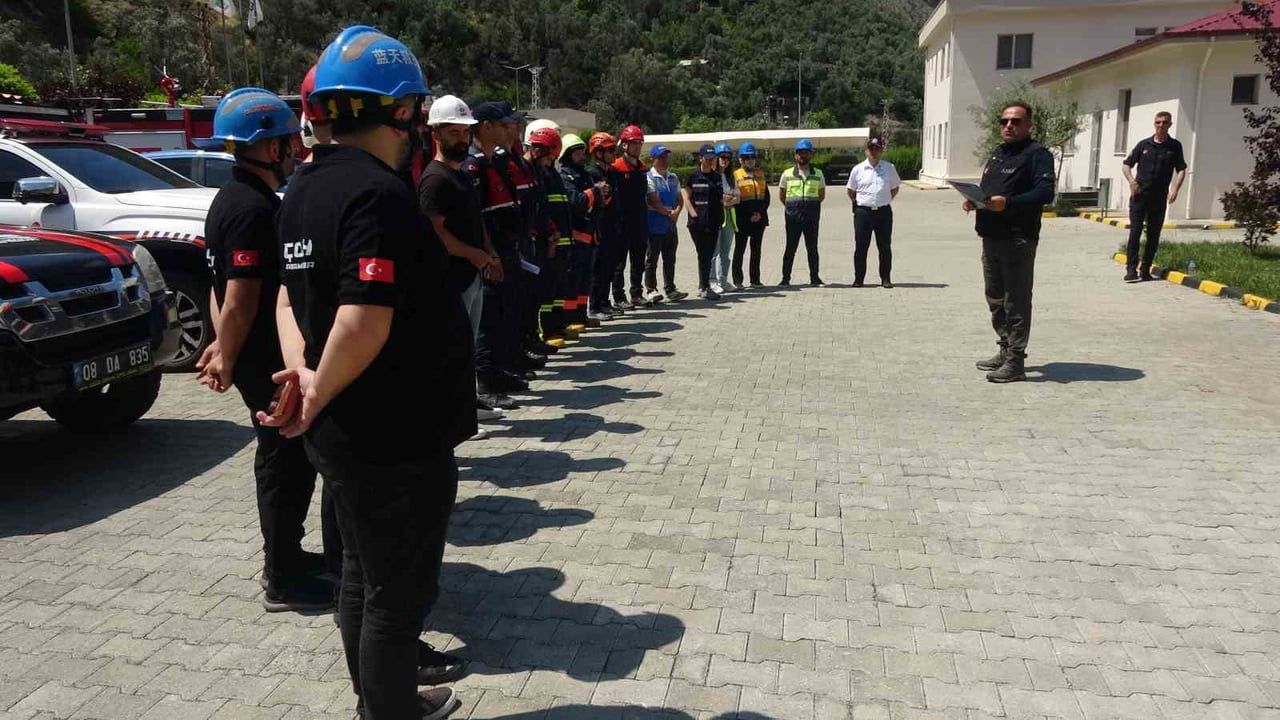 Artvin Barajı'nda kurtarma tatbikatı: AFAD ve arama kurtarma ekipleri senaryoyu başarıyla tamamladı