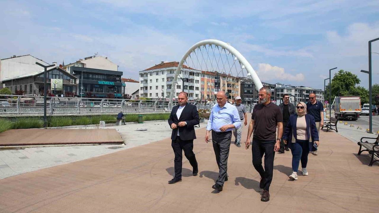 Asar Deresi yaya köprüleri yenileniyor: Selahattin Olcar Köprüsü ile Asar Kemer Park arası yenileme sürüyor