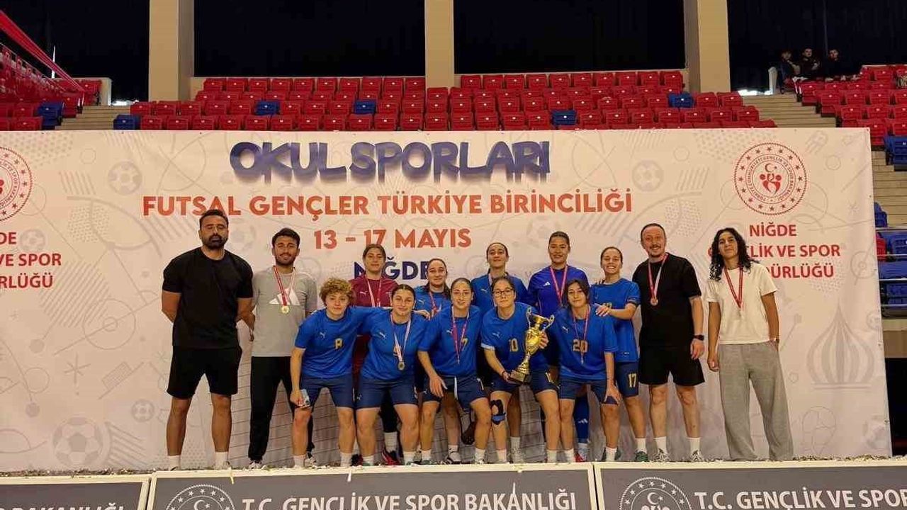 Asiye Ağaoğlu Anadolu Lisesi Kız Futsal Takımı 3'üncü kez Türkiye Şampiyonu
