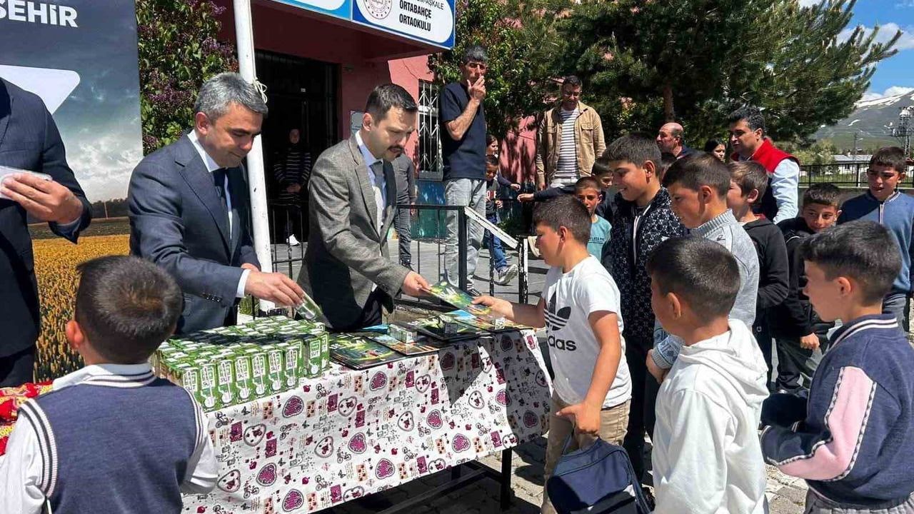 Aşkale'de 1 Haziran Dünya Süt Günü etkinliği: Okul ziyareti ve süt ikramı