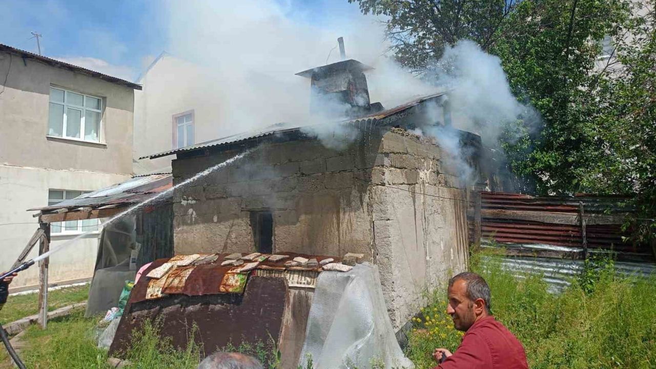 Aşkale'de tandır evinde yangın