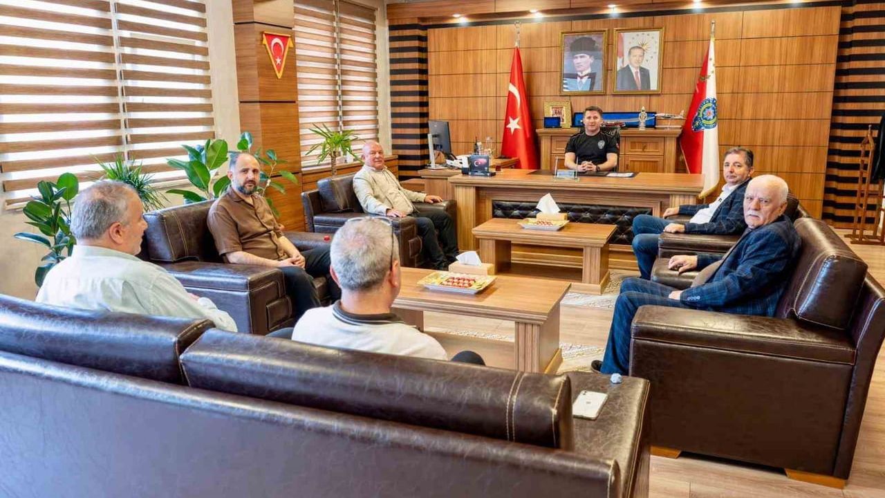 ASKF Başkanı Nusret Tosun’dan Emniyet Müdürü Erdem Çağlar’a ziyaret ve plaket takdimi
