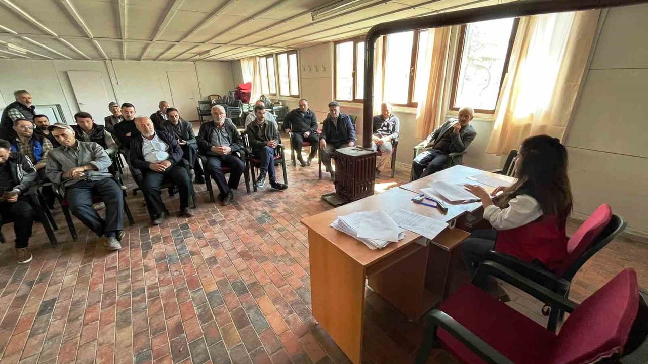 Aslanapa’da üreticilere B-Reçete eğitimi: Bitki koruma ve sürdürülebilir uygulamalar