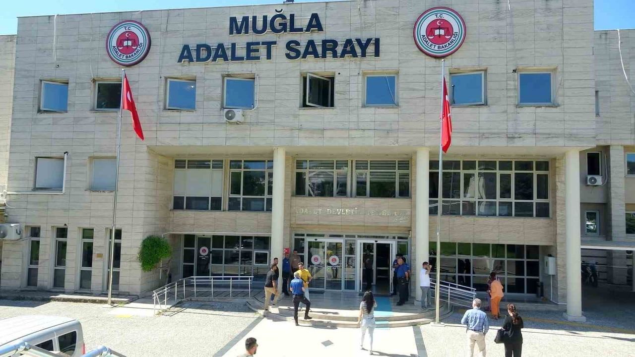 Aslı Baş davasında ara karar: Silinmiş mesajlar için Ulusal Kriminal Büro'ya yazı, duruşma Ekim'e ertelendi