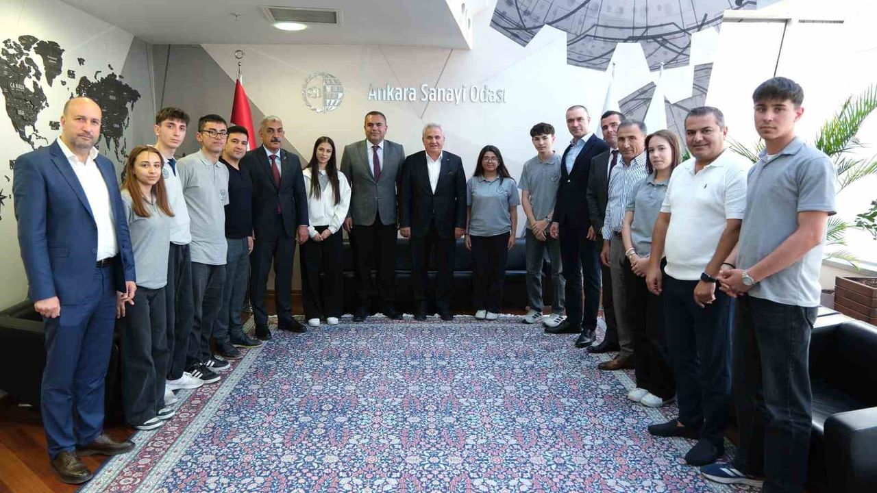 ASO ile Atatürk MTAL iş birliği: Öğrenciler Leiden’de Erasmus+ stajıyla uluslararası deneyim kazandı